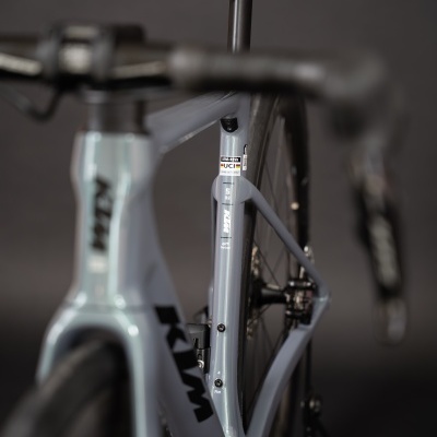 KTM Revelator Alto Pro 2026 | Candy Bluegrey - Rodas em Carbono