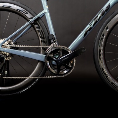KTM Revelator Alto Elite 2026 | Bright Teal - Rodas em Carbono