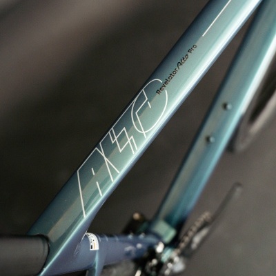KTM Revelator Alto Pro 2026 | Royal Teal - Rodas em Carbono