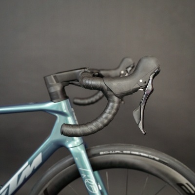 KTM Revelator Alto Pro 2026 | Royal Teal - Rodas em Carbono