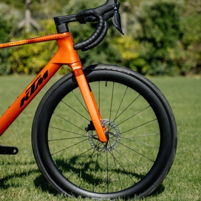 KTM Revelator Syro Elite Di2 | Burnt Orange (Black)