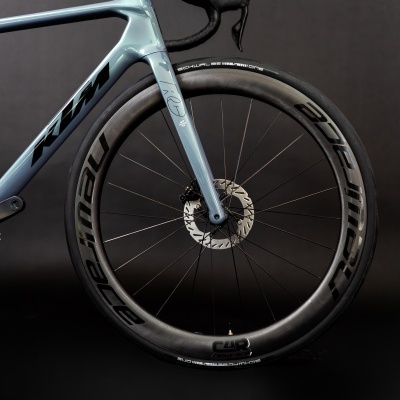 KTM Revelator Alto Elite 2026 | Bright Teal - Rodas em Carbono