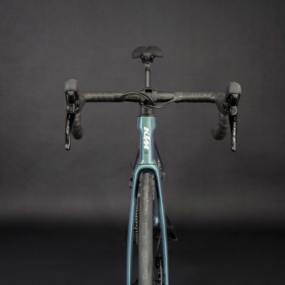 KTM Revelator Alto Pro 2026 | Royal Teal - Rodas em Carbono