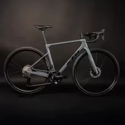 KTM Revelator Alto Elite 2026 | Bright Teal - Rodas em Carbono