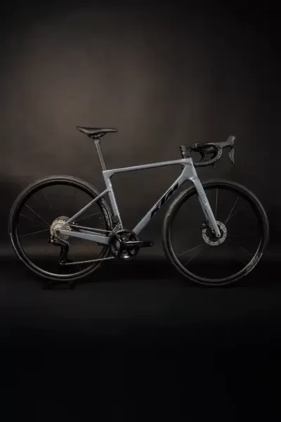 KTM Revelator Alto Elite 2026 | Bright Teal - Rodas em Carbono