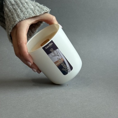 The Essencial Candle