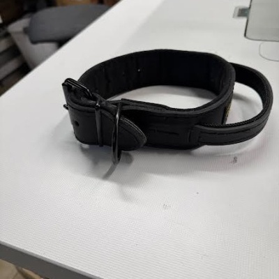 Hebru Coleira em couro 75 cm com pega