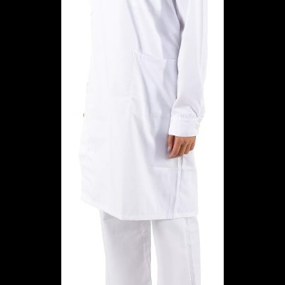 Bata de sarja abotoa ao lado direito