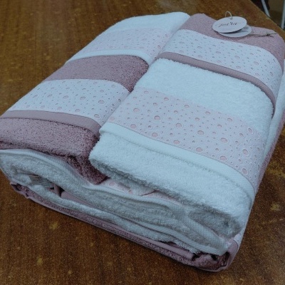 Jogo de banho - 100% algodão 400gm/m2 renda bordado inglês refª B-Perla