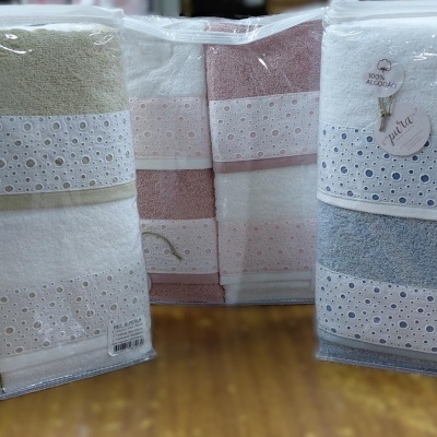 Jogo de banho - 100% algodão 400gm/m2 renda bordado inglês refª B-Perla