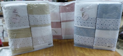 Jogo de banho - 100% algodão 400gm/m2 renda bordado inglês refª B-Perla