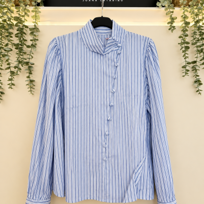 Camisa Azul Botões Forrados