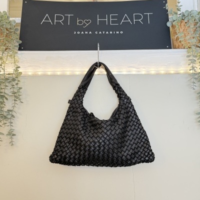 Mala entrançada em pele