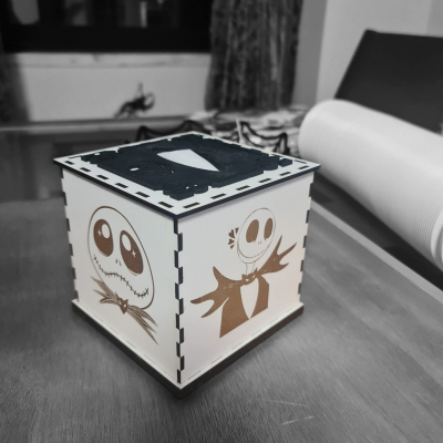 Caixa de lenços personalizada.