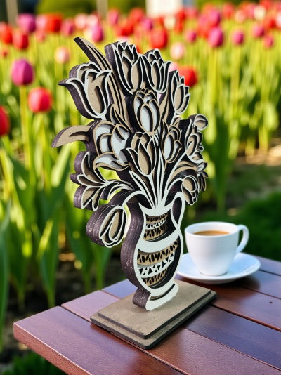 Tulipas artesanais em Jarro