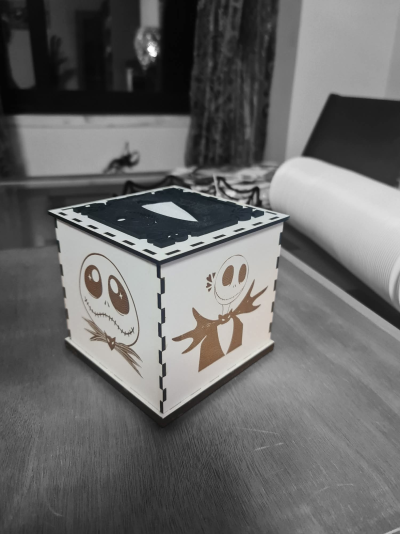 Caixa de lenços personalizada.