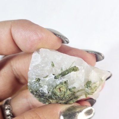 Turmalina Verde na Matriz I