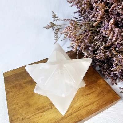 https://www.artematra.com/product/merkaba-em-selenite-g