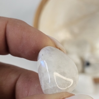 Pedra da Lua Arco-íris (Moonstone)
