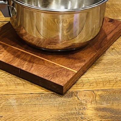 T&#x00E1;bua&#x20;em&#x20;madeira&#x20;maci&#x00E7;a