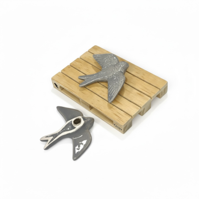 Andorinha&#x20;em&#x20;cer&#x00E2;mica&#x20;c&#x2F;&#x20;&#x00ED;man