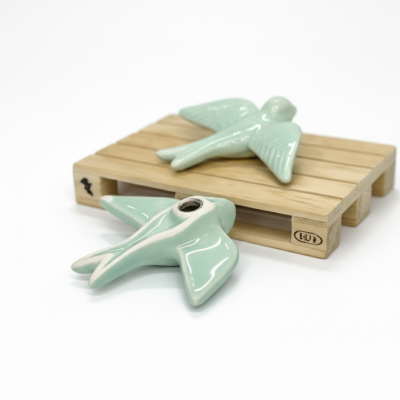 Andorinha&#x20;em&#x20;cer&#x00E2;mica&#x20;c&#x2F;&#x20;&#x00ED;man