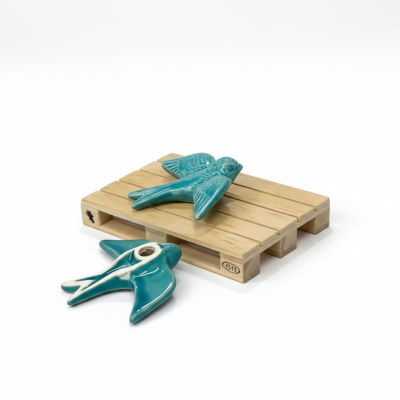 Andorinha&#x20;em&#x20;cer&#x00E2;mica&#x20;c&#x2F;&#x20;&#x00ED;man