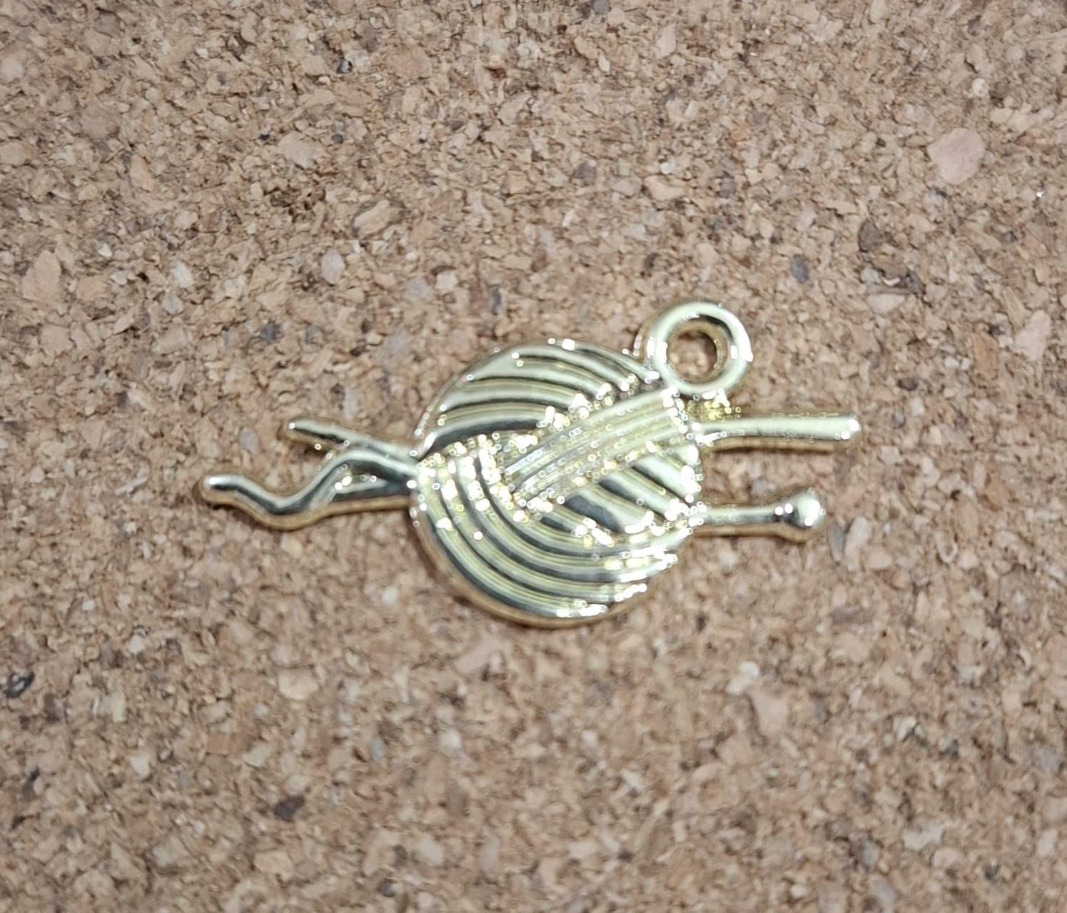 Pingente Coleção Artesanato - Novelo dourado (1 unidade)