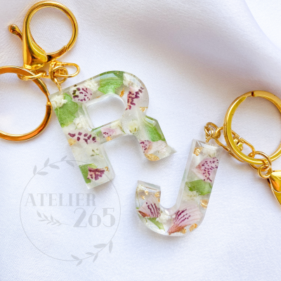 Porta Chaves Letra com Flores do Buquê