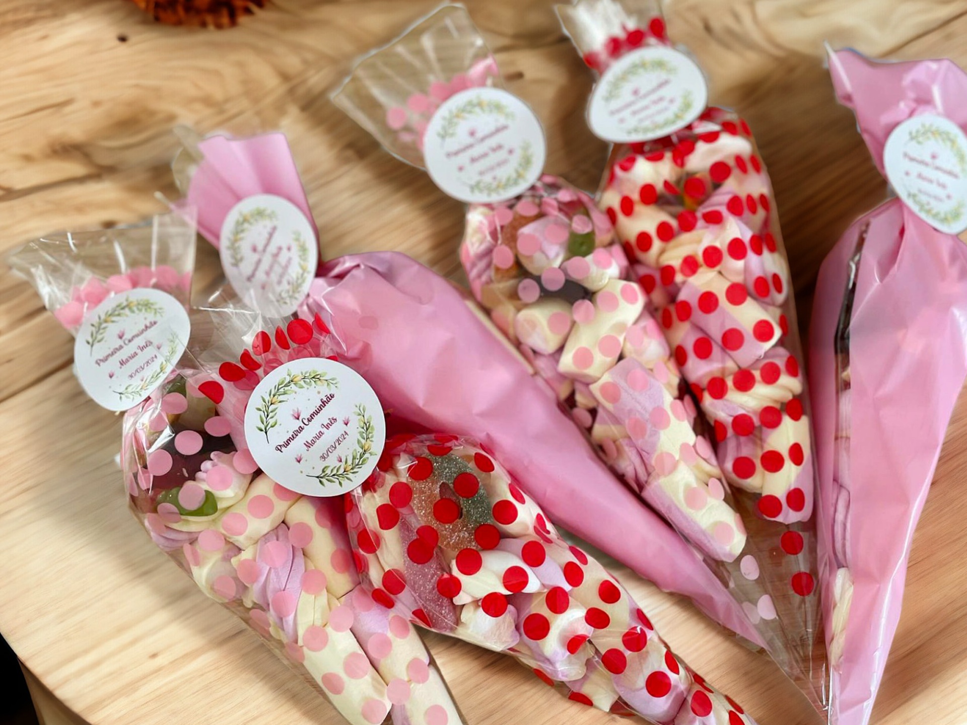 Saquinhos e cones  com Gomas personalizados