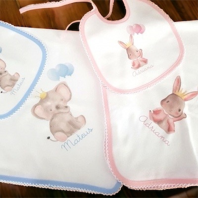 Babete personalizado com nome e bichinho