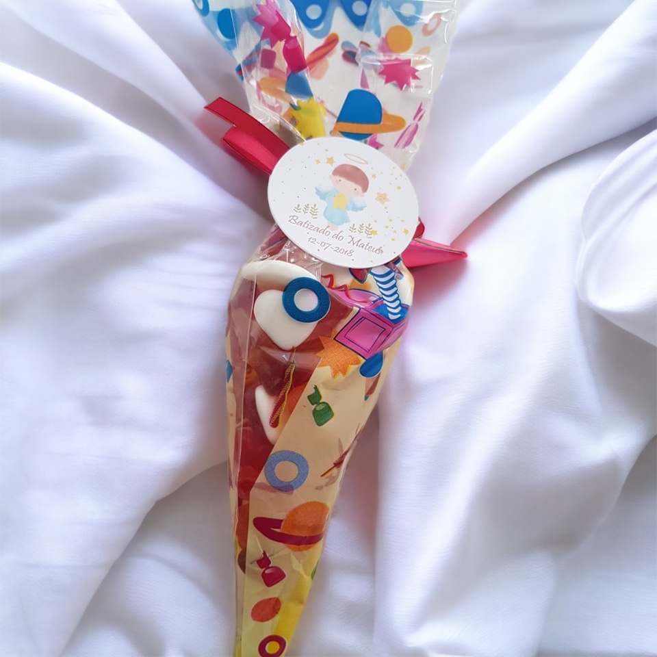 Saquinhos e cones  com Gomas personalizados