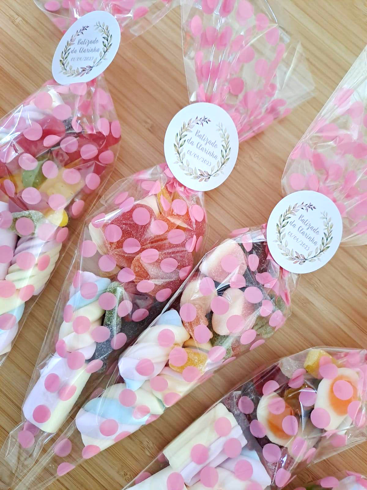 Saquinhos e cones  com Gomas personalizados