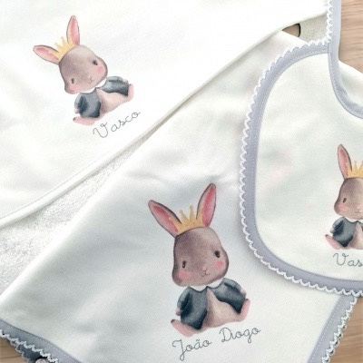 Babete personalizado com nome e bichinho