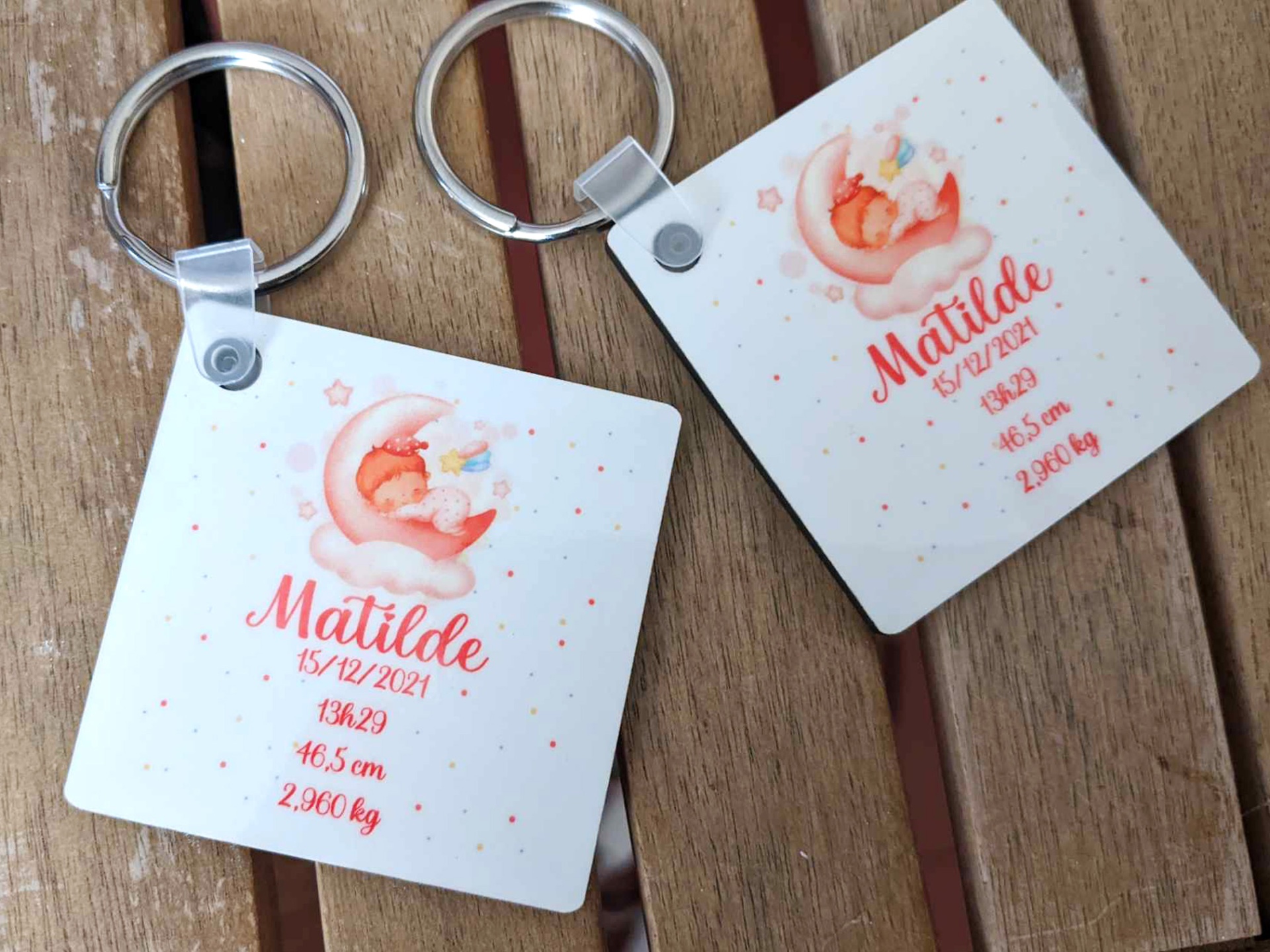 Íman de madeira com dados de nascimento