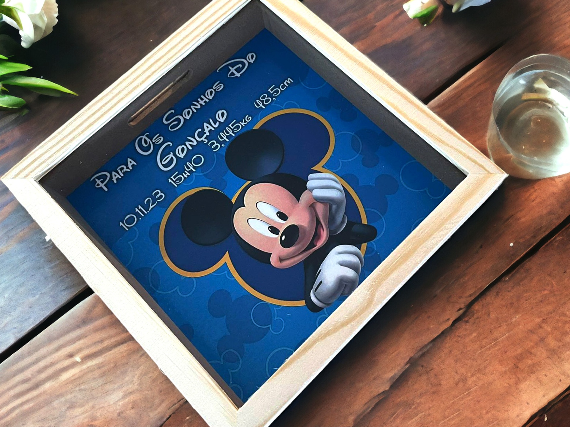 Mealheiro com dados de nascimento