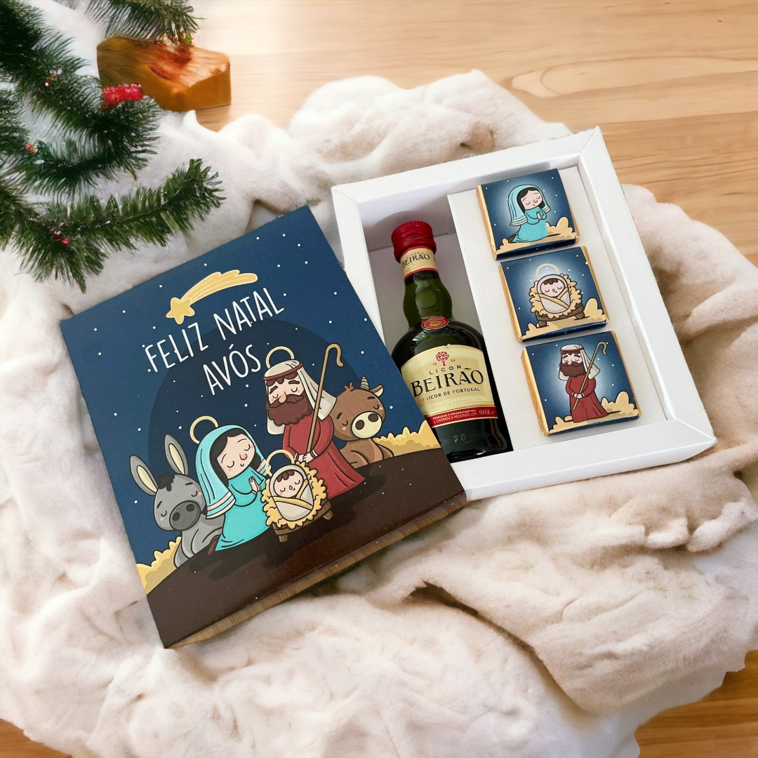 Caixa com Licor miniatura e chocolates.
