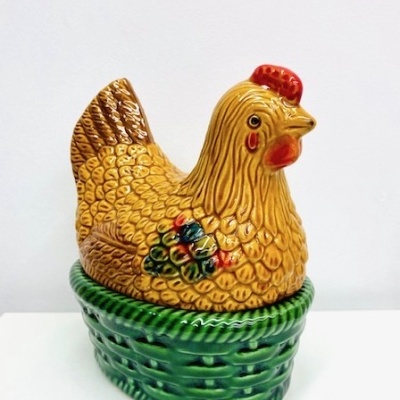 Galinha M (Porta Ovos)