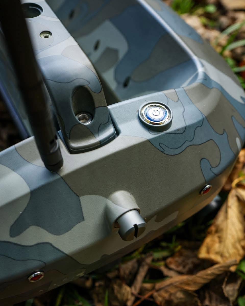 BEETACKLE Integrated Sonar Bait Boat Urban Camo (BT7) BEETACKLE Integrated Sonar Bait Boat Urban Camo (BT7)