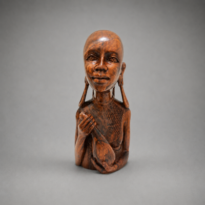 Busto de Mulher com Brincos