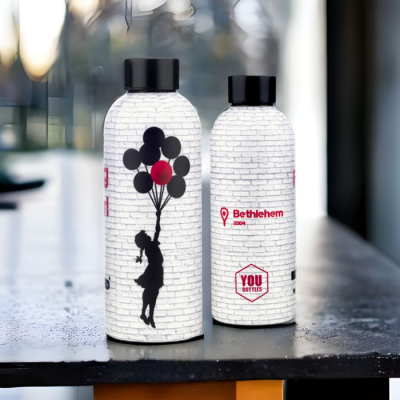 Garrafa de água  Banksy's Graffiti - Flying Balloons Girl