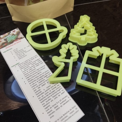 Cortantes de bolachas e receita Natal