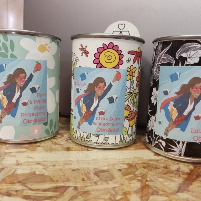 Latas floridas vários temas