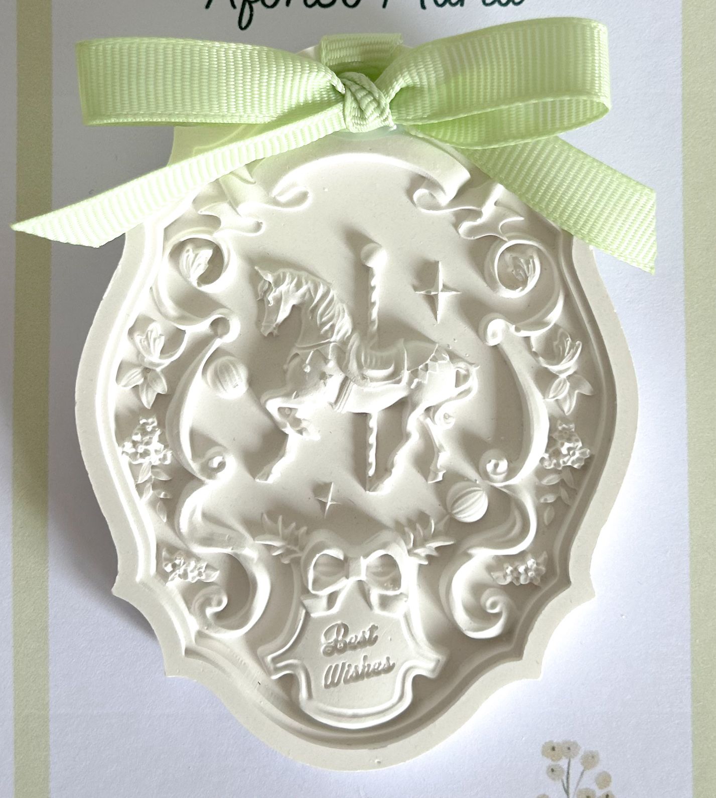Carrossel em gesso perfumado