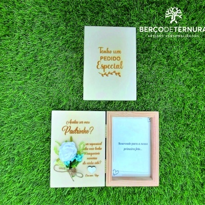 Convite madrinha / padrinho - Moldura livro / passepartout