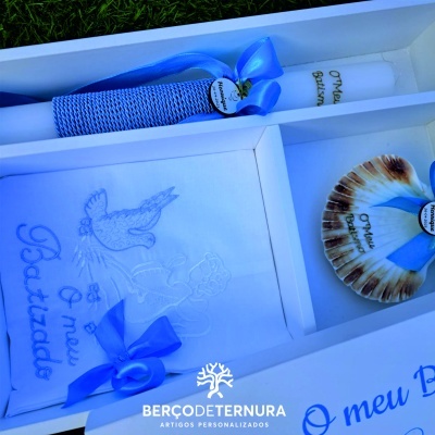 Caixa de batismo personalizada branca - com anjo