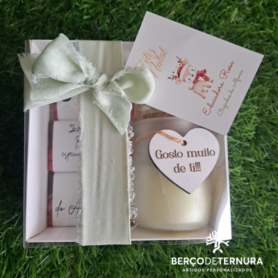 Caixa com vela e chocolates