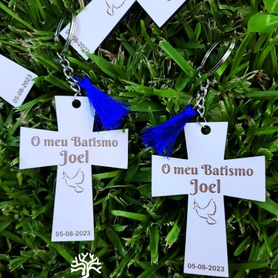 Lembrança em cruz porta-chaves