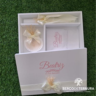 Caixa de batismo personalizada Lacada branca