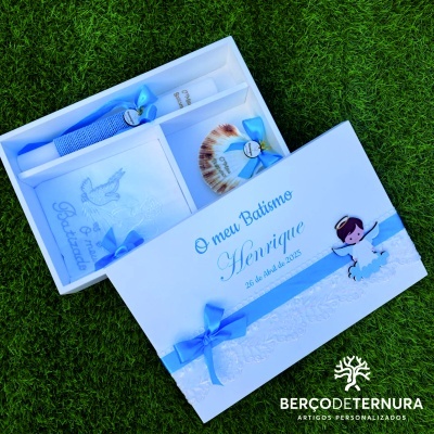 Caixa de batismo personalizada branca - com anjo